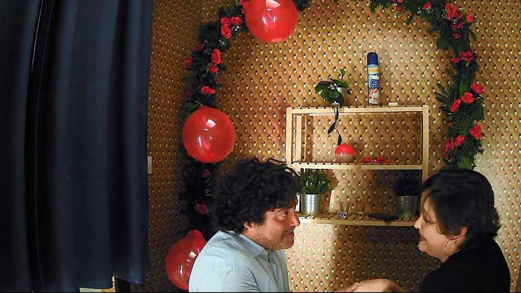 Gustavo y Carmen durante su cita en 'First Dates'