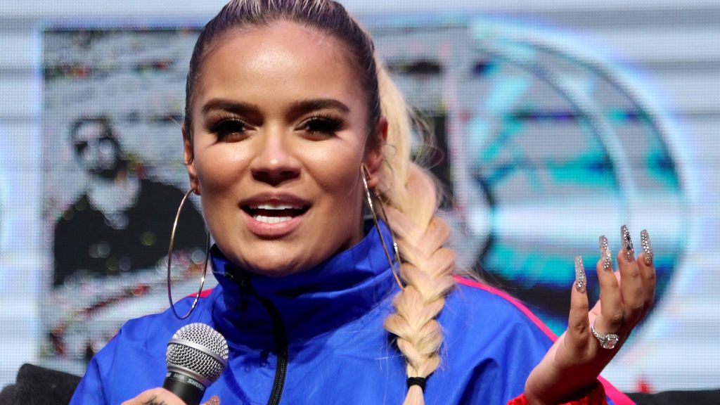 Karol G suspende un concierto por haber ataques con gases lacrimógenos