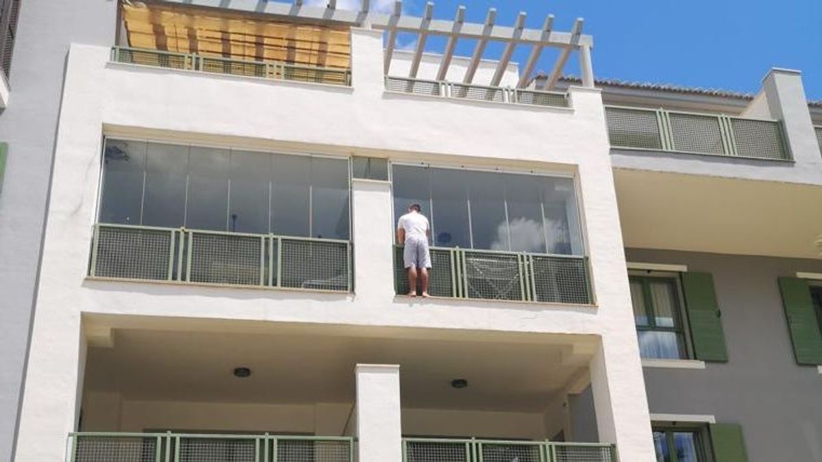 Rescatan al propietario de un piso en Cádiz que se quedó sin llaves