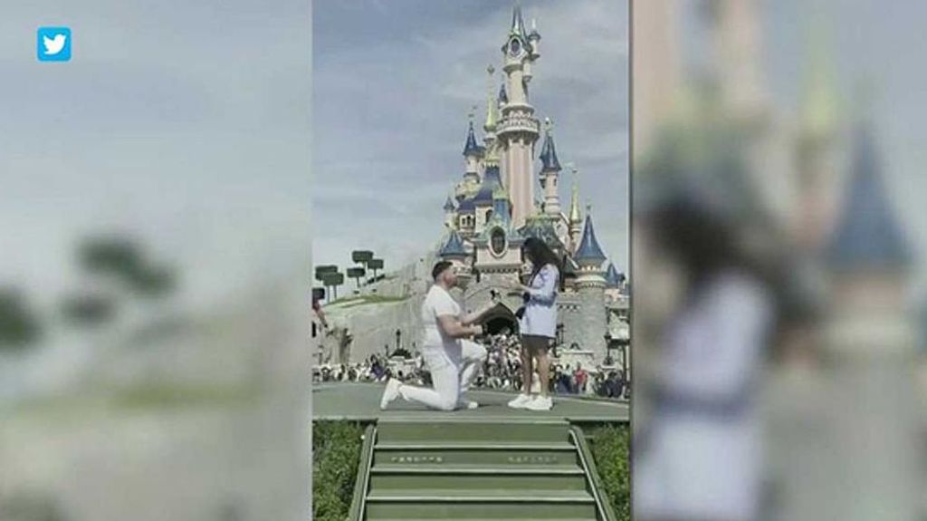 Un imprevisto acaba con una tierna pedida de mano en Disneyland Paris