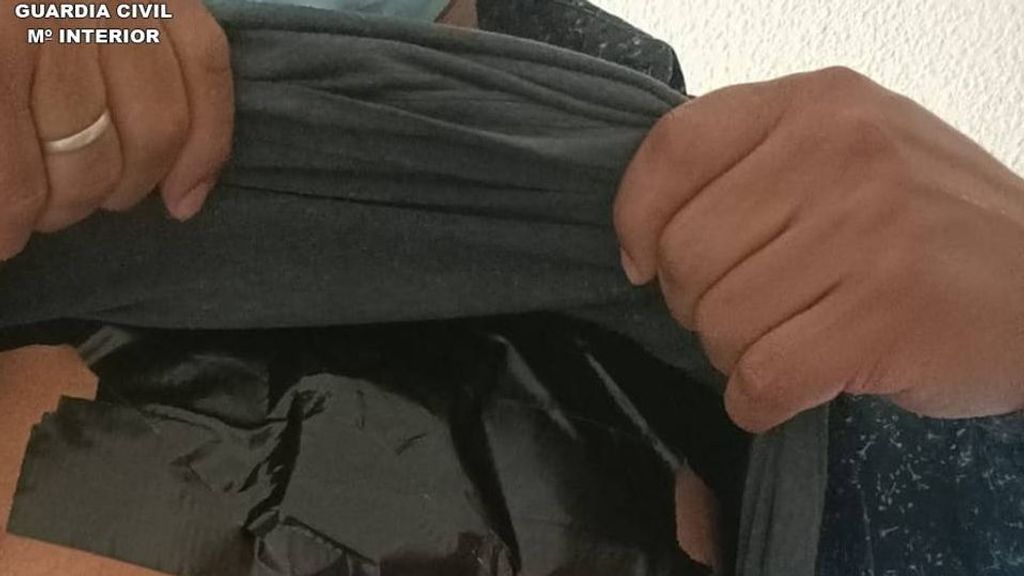El sistema electrónico lo llevaba adherido al cuerpo