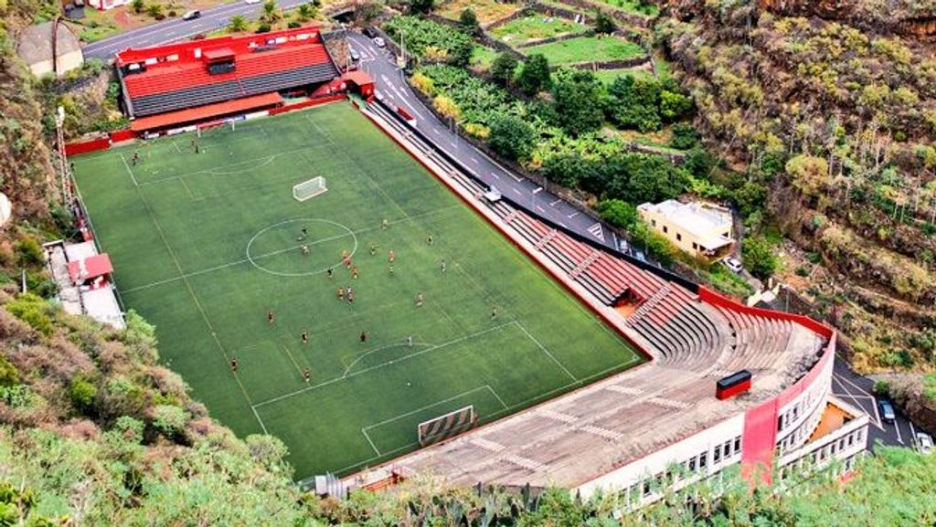 Silvestre Carrillo de Santa Cruz, el estadio con la localización más extraña de España