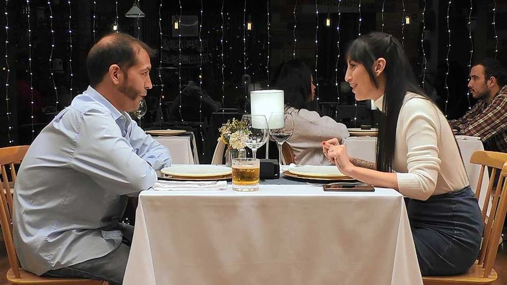 Alicia y Gustavo durante su cita en 'First Dates'