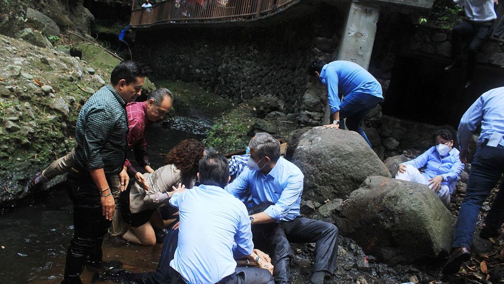 Así se desplomó un puente en la ciudad mexicana de Cuernavaca: 25 heridos, entre ellos el alcalde