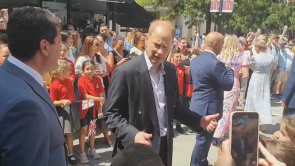 Centenares de gibraltareños reciben a los condes de Wessex en su visita al Peñón