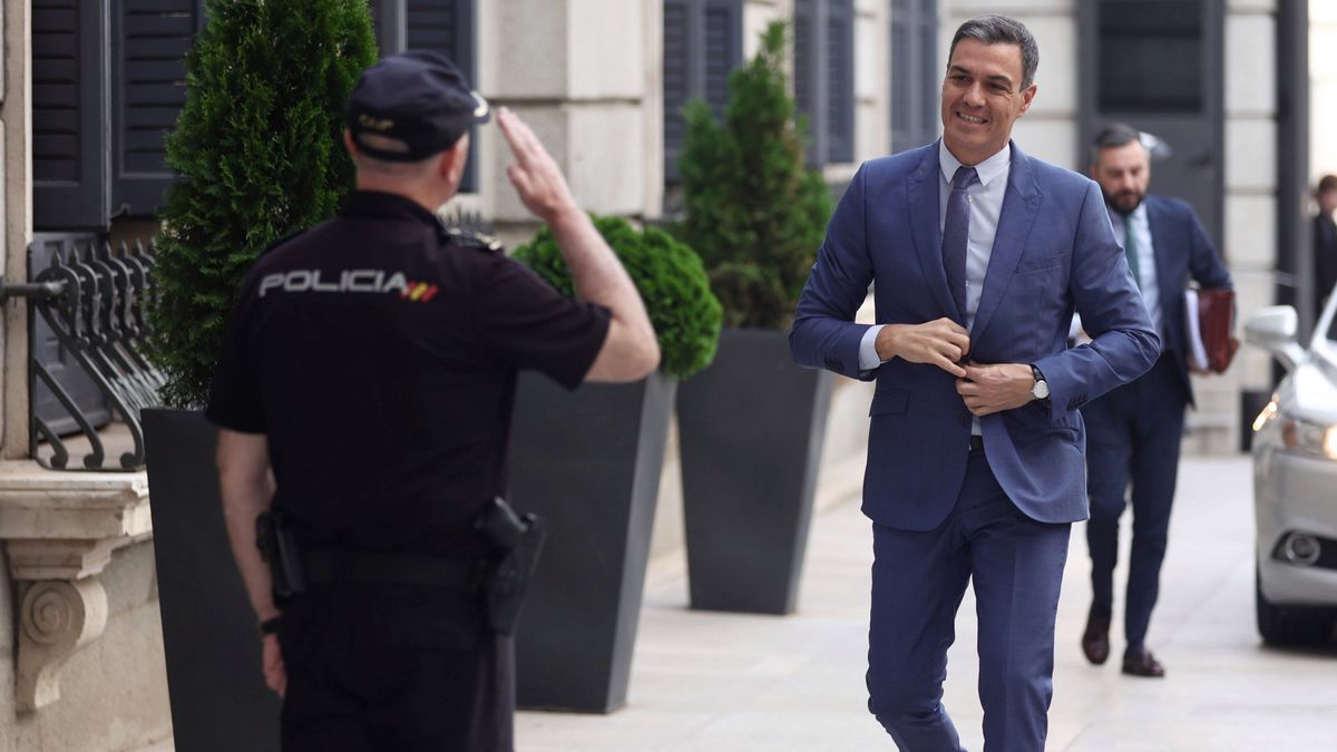 Sánchez a su llegada al Congreso Sánchez a su llegada al Congreso