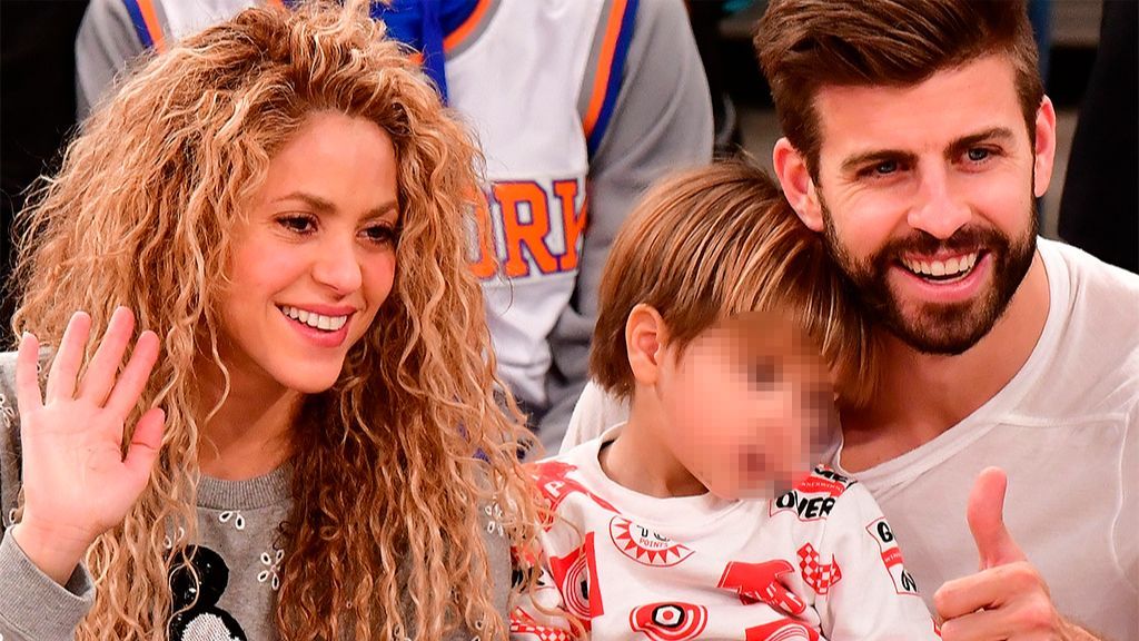 Shakira y Piqué con uno de sus hijos