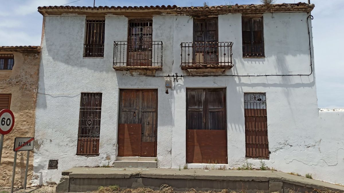 Vivienda donde se ha encontrado el cuerpo sin vida Vivienda donde se ha encontrado el cuerpo sin vida