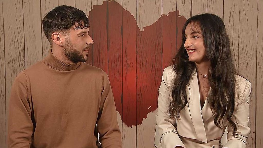 Álex y Laura durante su cita en 'First Dates'