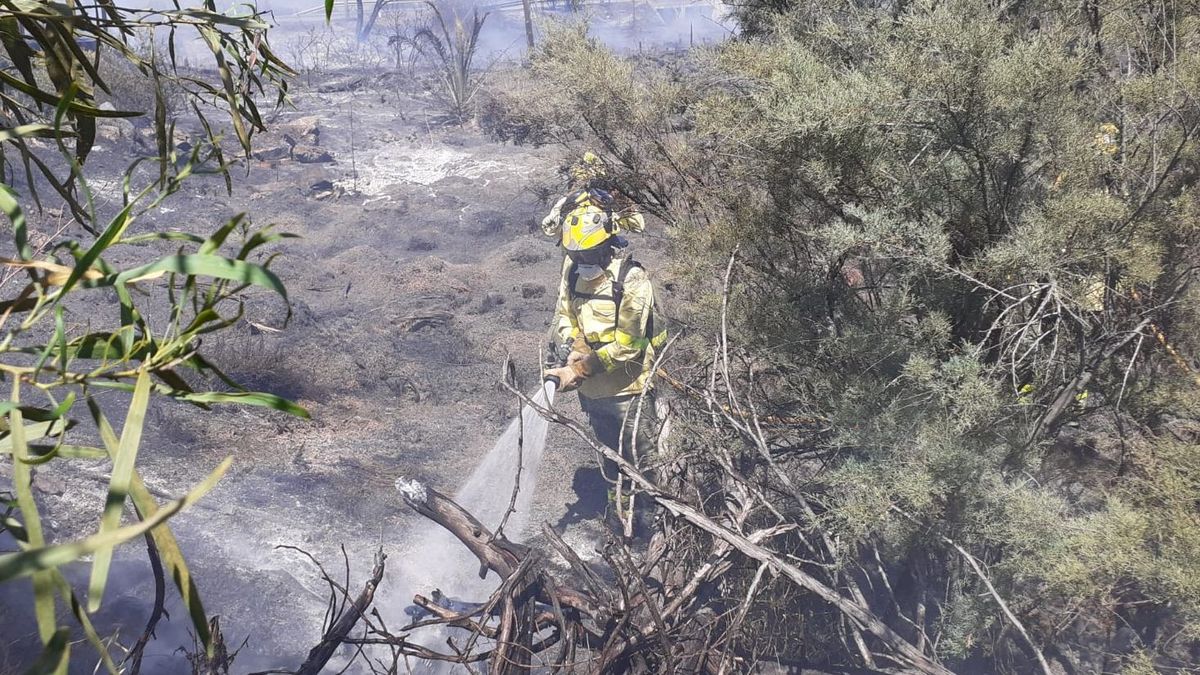 Bombero del incendio sofocando el fuego de Pujerra Bombero del incendio sofocando el fuego de Pujerra