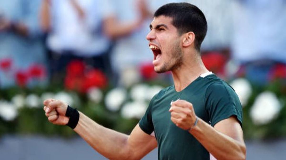 Carlos Alcaraz, tras vencer a Novak Djokovic en el Open de Madrid