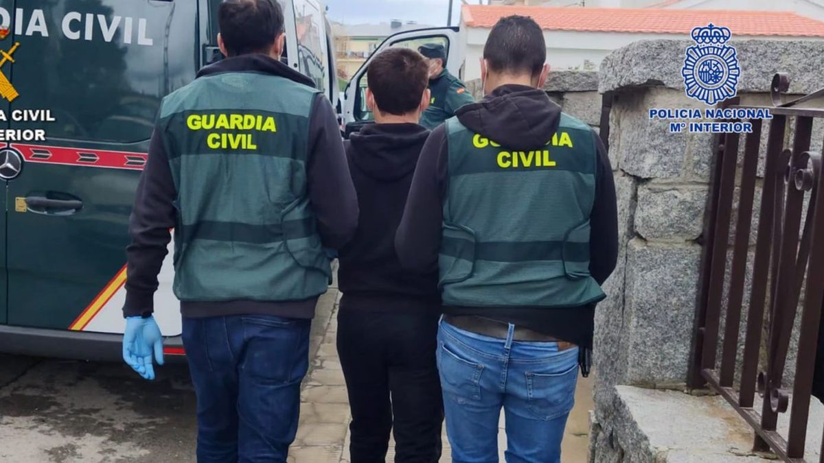 Detención practicada durante la operación policial Detención practicada durante la operación policial