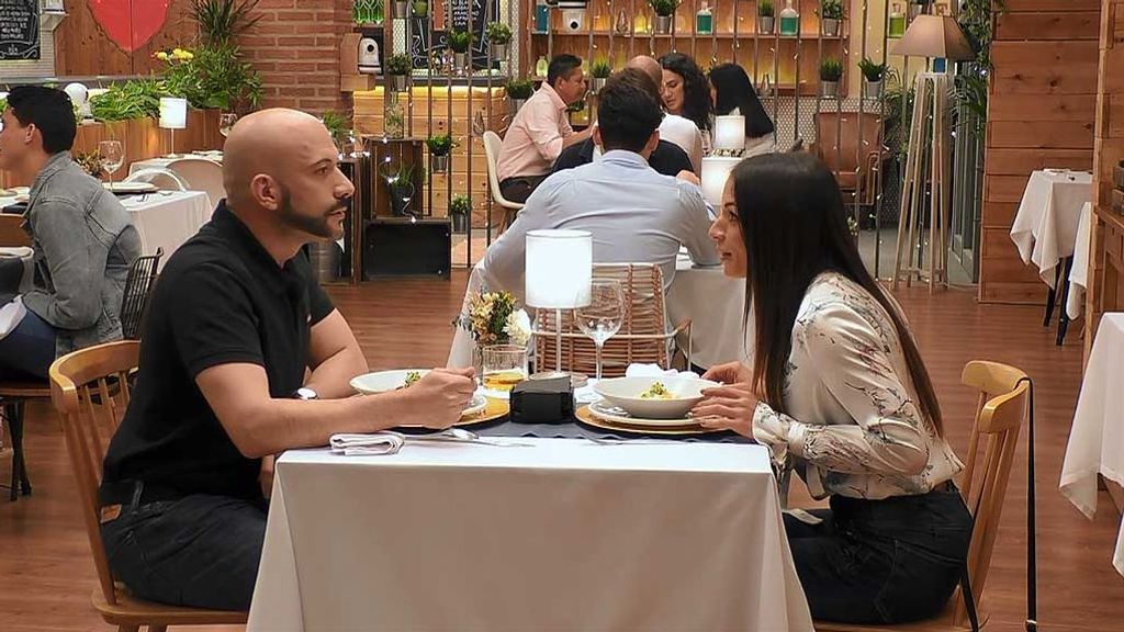 Esther e Israel durante su cita en 'First Dates'