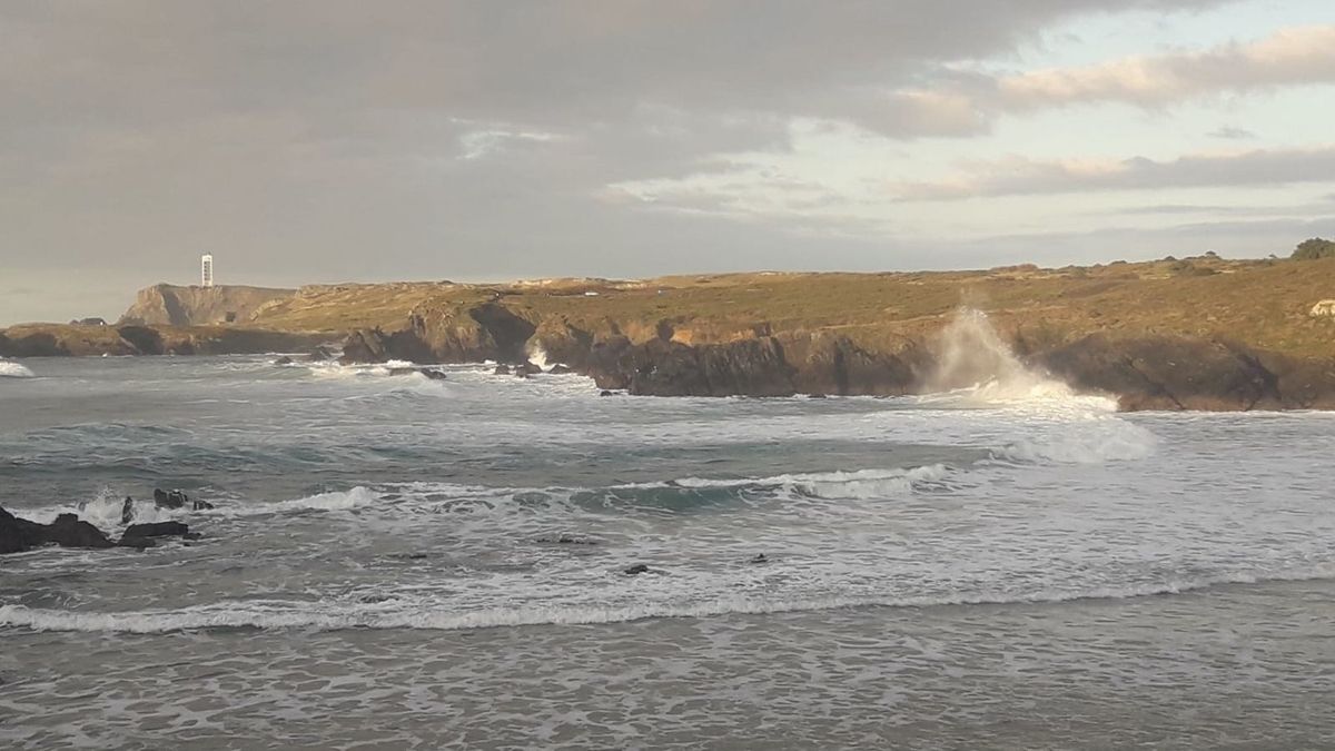 Hallan a un hombre flotando cerca del faro de Meirás, A Coruña