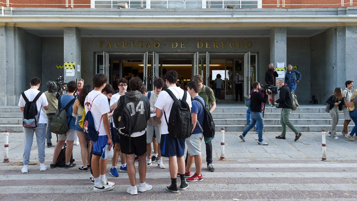 ¿Les quitan otros alumnos las plazas universitarias a los madrileños? ¿Les quitan otros alumnos las plazas universitarias a los madrileños?
