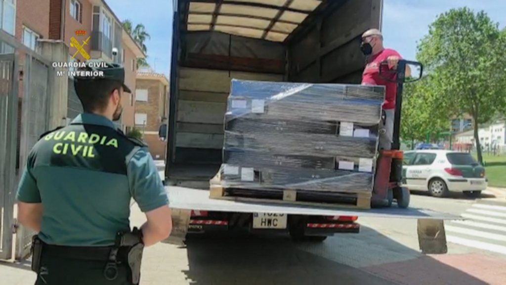 Coches de lujo, armas disuasorias y jamones 5J, el botín del grupo criminal que operaba en la Comunidad Valenciana