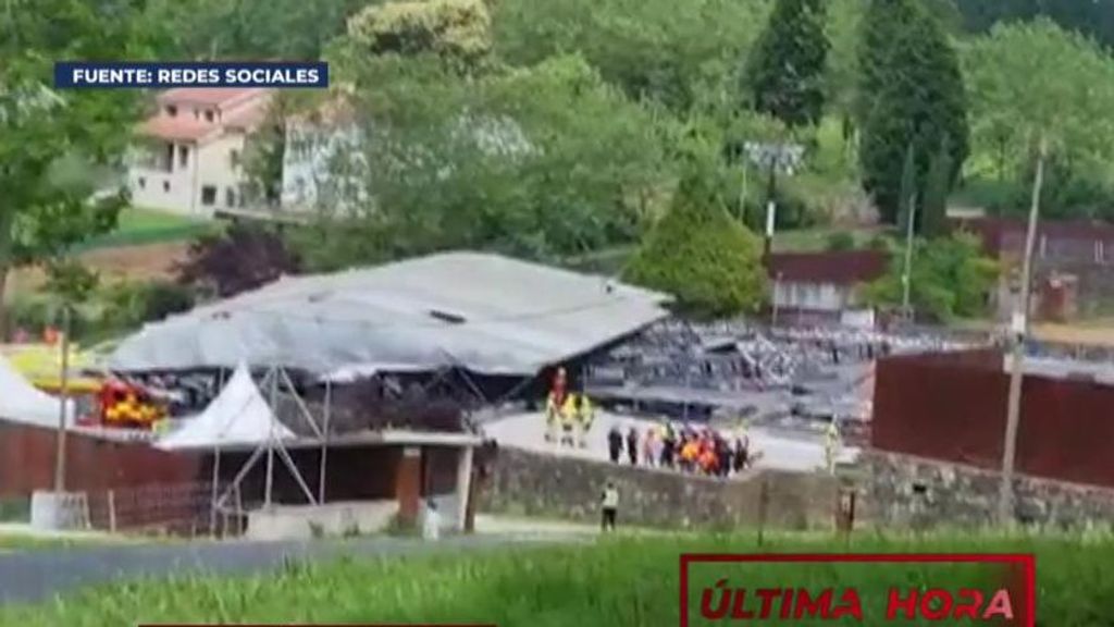 Cuatro heridos y varios trabajadores atrapados tras derrumbarse un escenario de un festival en Galicia