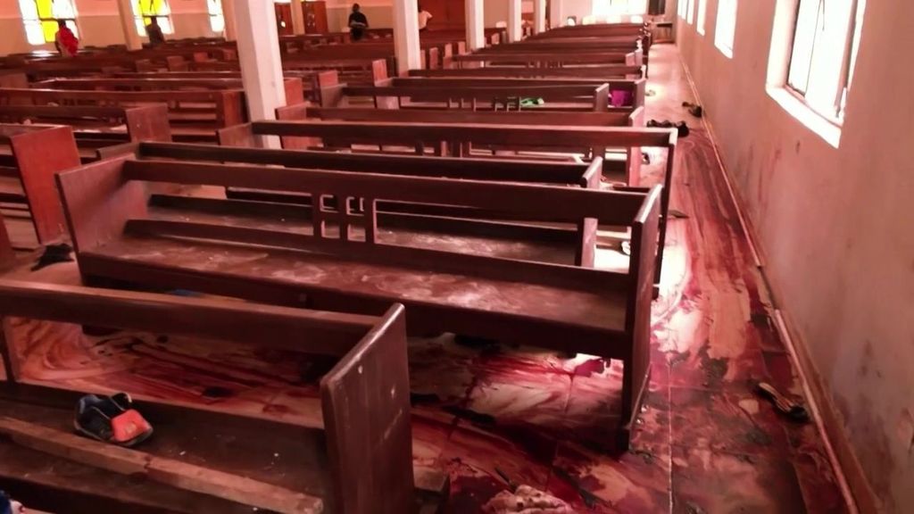 El reguero de sangre tras la masacre en una iglesia católica de Nigeria: “No mostraron piedad con los niños”