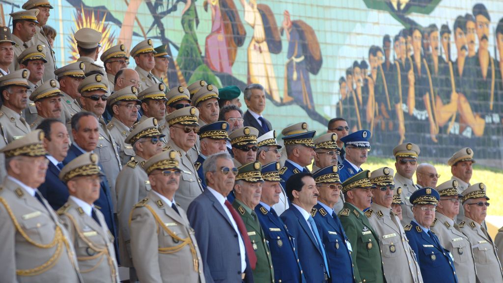 Generales del ejército argelino en un desfile (2011)