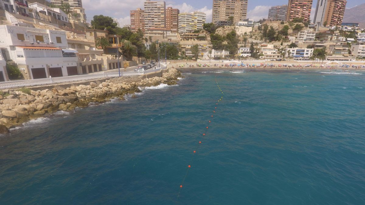 Muere ahogado un octogenario en la playa de Poniente de Benidorm Muere ahogado un octogenario en la playa de Poniente de Benidorm