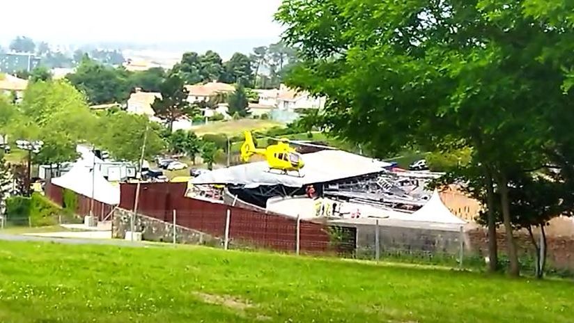 Se derrumba un escenario de O Son do Camiño, en Santiago de Compostela: hay varios atrapados