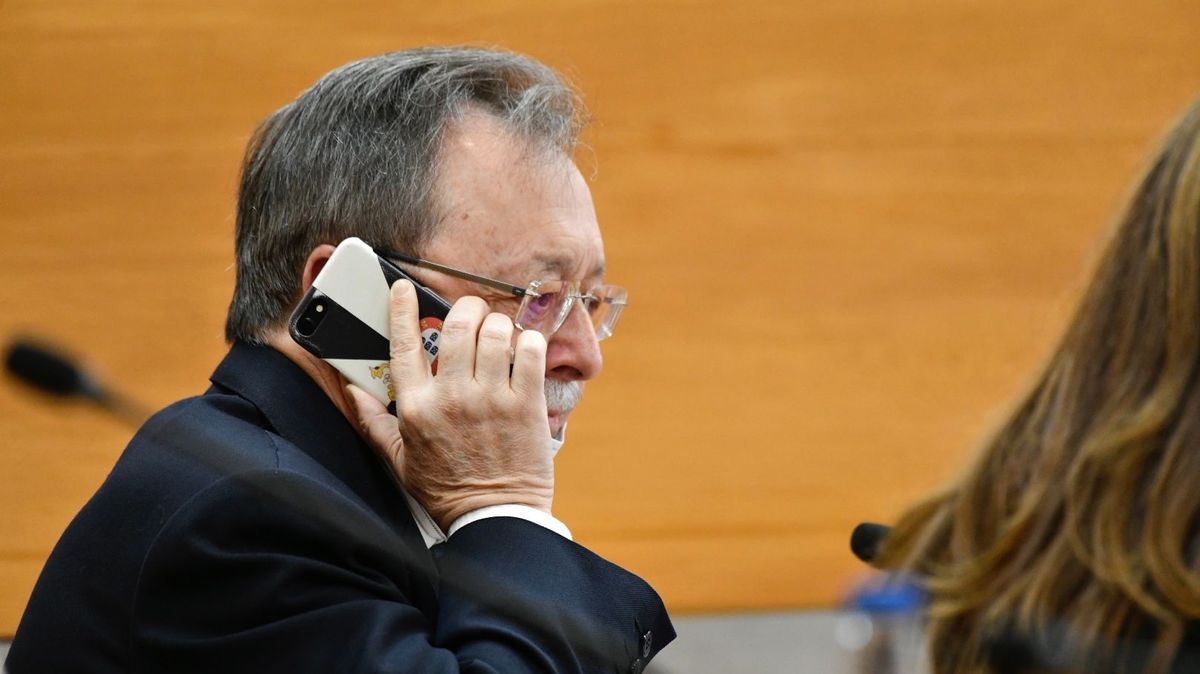 EuropaPress 4426753 presidente gobierno ceuta juan vivas habla telefono debate estado ciudad 28 EuropaPress 4426753 presidente gobierno ceuta juan vivas habla telefono debate estado ciudad 28