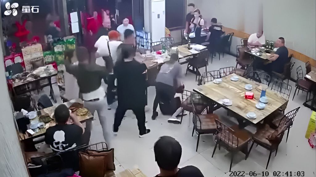 El vídeo de una paliza a varias mujeres por parte de nueve hombres provoca una ola de indignación en China