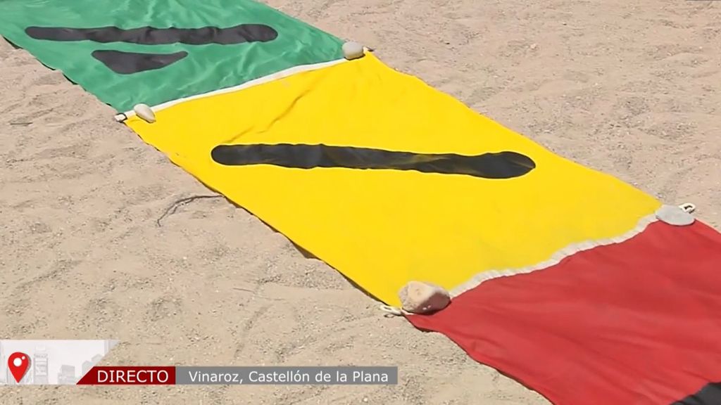 Las playas de Vinaròs, más inclusivas: incluyen banderas con símbolos para personas daltónicas