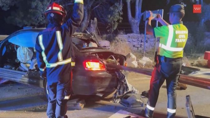 Muere un joven tras salir su coche de la vía y quedar atrapado en un guardarraíl