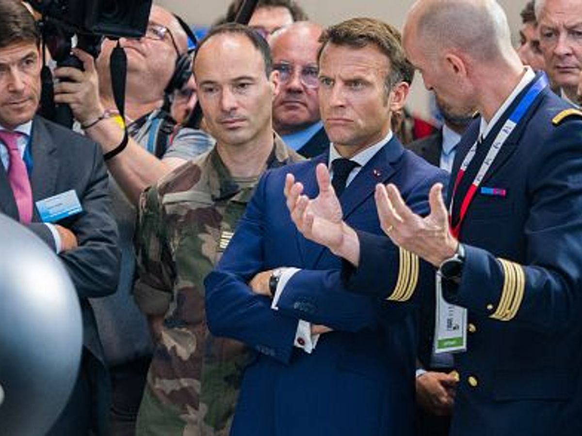 Macron anuncia "una reevaluación" de la ley de programación militar en el contexto de la guerra de Ucrania