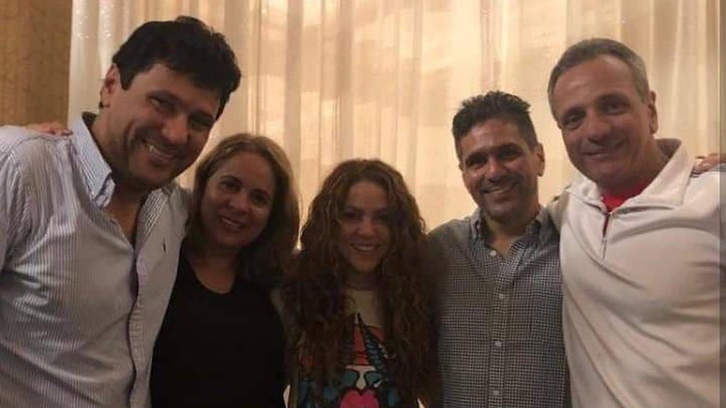 Shakira está muy unida a sus hermanos.