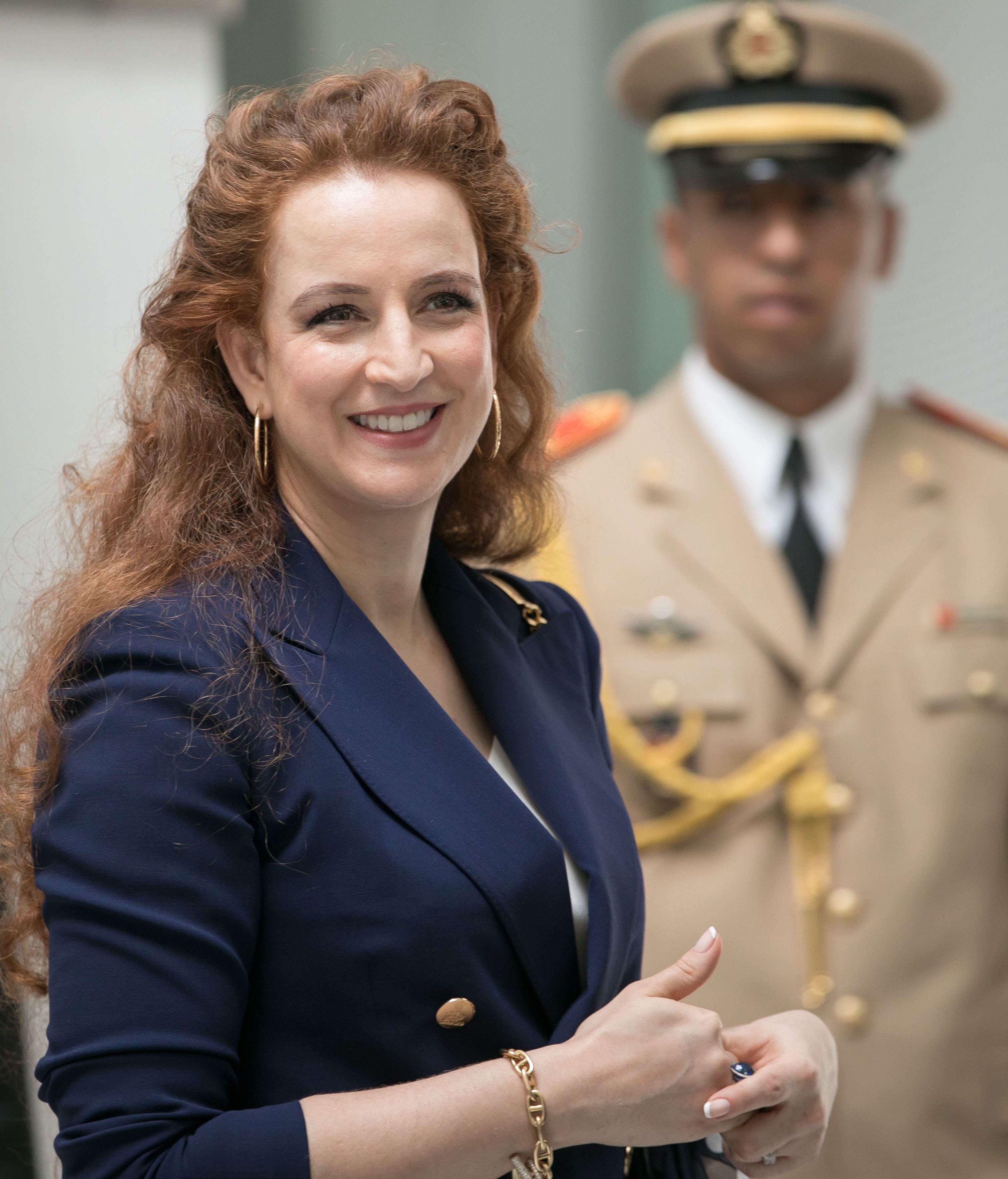 La mujer dirige su propia fundación.