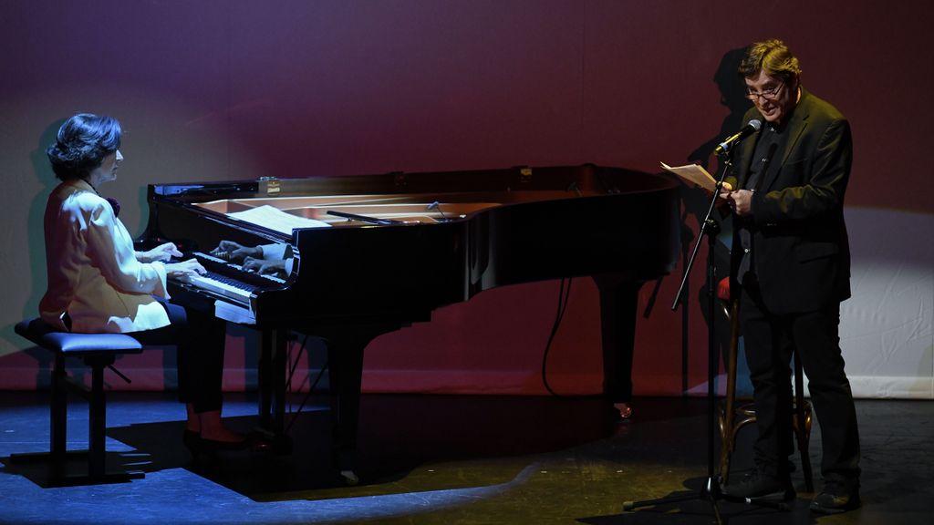 Luis García Montero junto a la pianista Rosa Torres-Pardo