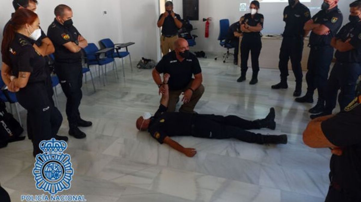 maniobras heimlich policia maniobras heimlich policia