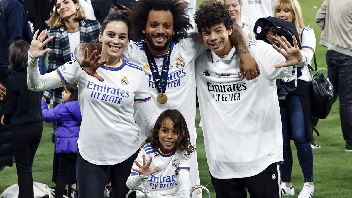 Marcelo, junto a su mujer y sus dos hijos tras ganar la Champions League