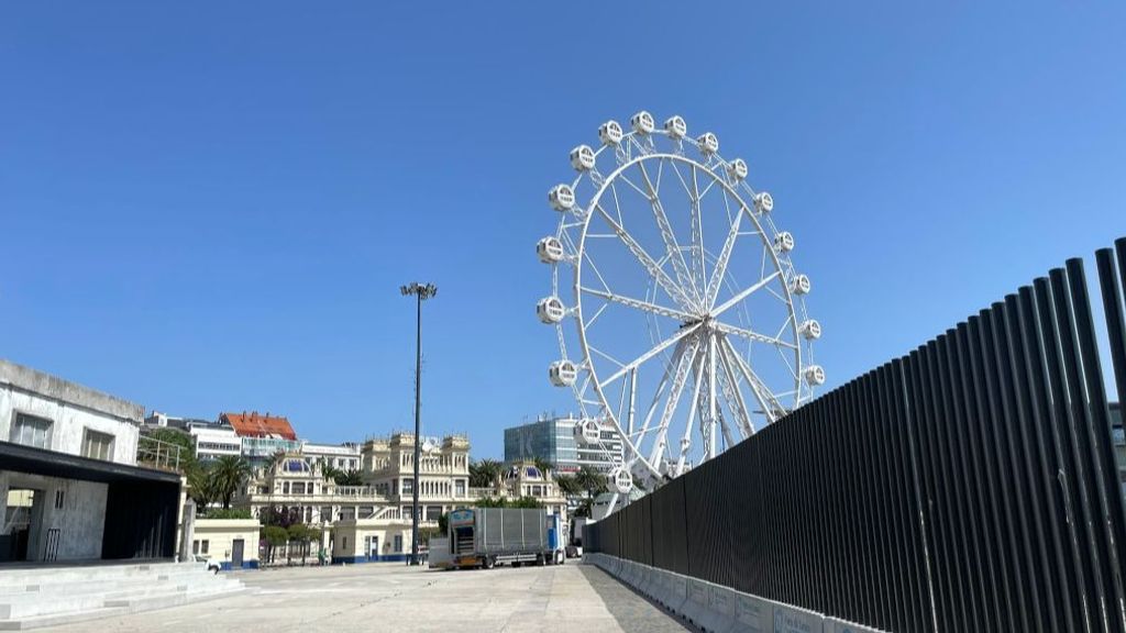 Noria instalada en el Puerto de A Coruña.
