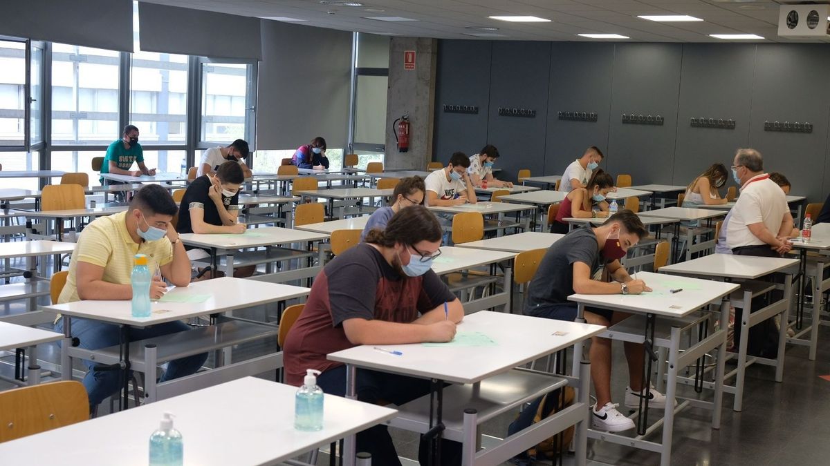 Un examen de la PEvAU en la Universidad de Sevilla