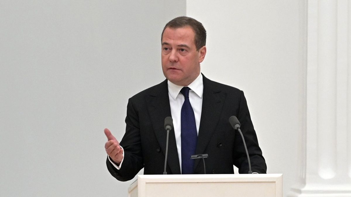 El expresidente de Rusia Dimitri Medvedev pone en duda que Ucrania "vaya a existir en los mapas" en un plazo de dos años