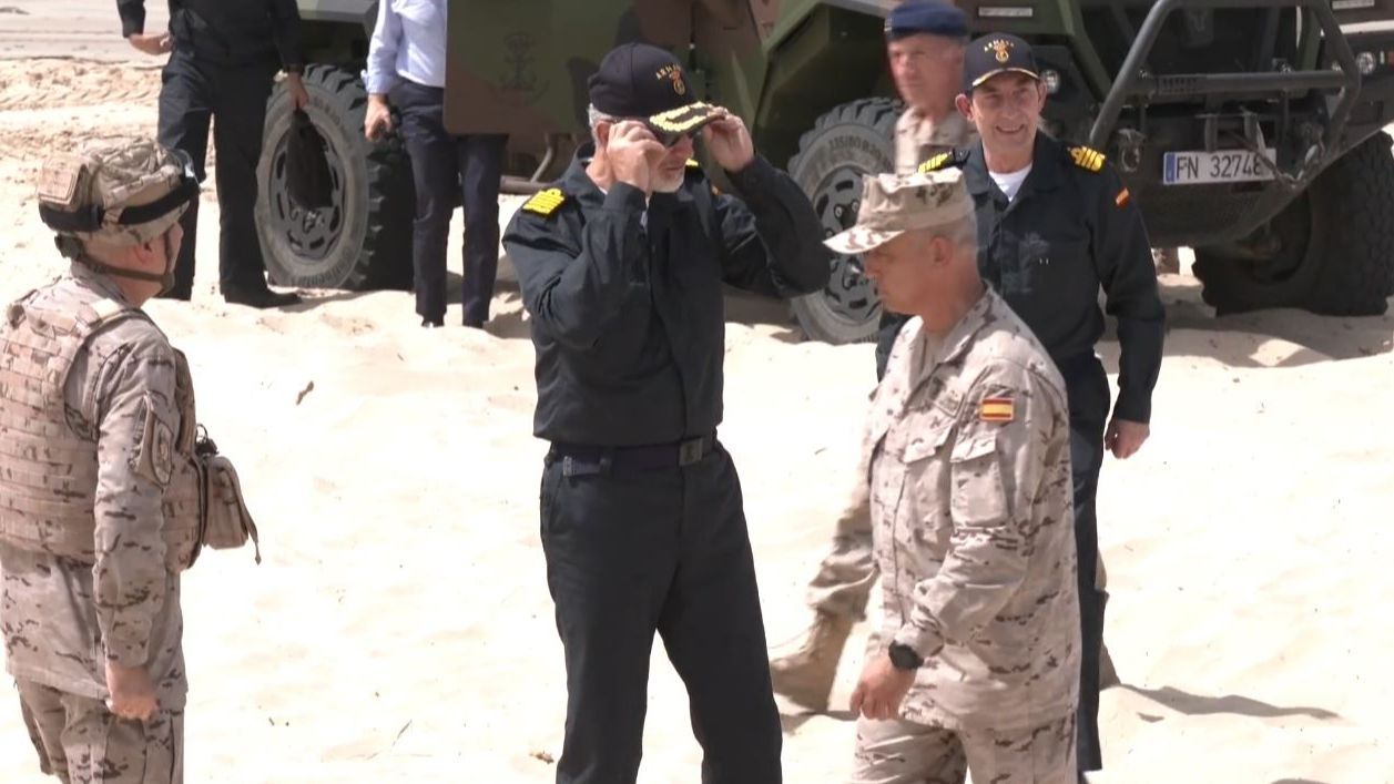 El rey Felipe VI, al estilo Tom Cruise en 'Top Gun' en su visita a la Base Naval de Rota (Junio 2022)