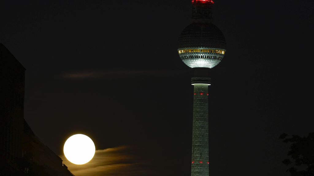 Superluna de Fresa en Berlín, Alemania