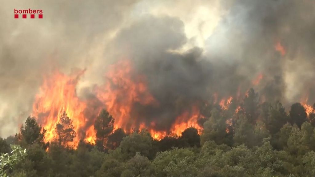 El incendio en Artesa de Segre avanza hacia el oeste, camino de la sierra de San Mamet