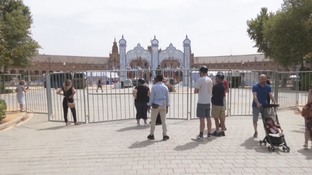 Expectación en la cuenta atrás del desfile de Dior en Sevilla: "Es una bestialidad"
