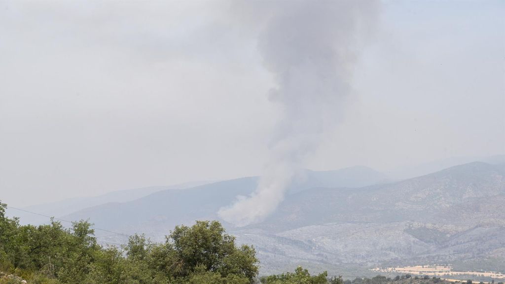 Humo en la zona donde se ha declarado un incendio en Artesa de Segre