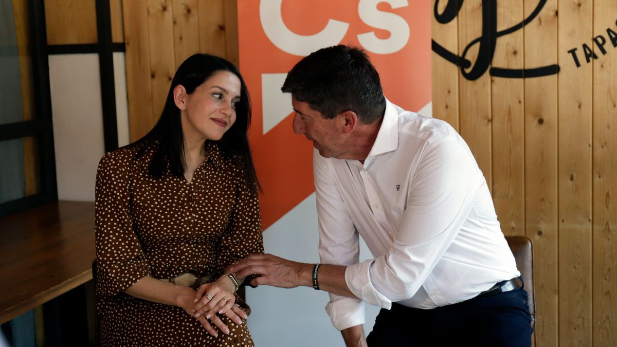 La presidenta de Ciudadanos, Inés Arrimadas, el coordinador autonómico de Ciudadanos y vicepresidente de la Junta de Andalucía, Juan Marín, acompañados de la cabeza de lista del partido por la provincia malagueña, Nuria Rodríguez, y el diputado nacional Guillermo Díaz, participan en un encuentro con afiliados de la provincia a 6 de mayo de 2022 en Málaga, Andalucía. / Álex Zea La presidenta de Ciudadanos, Inés Arrimadas, el coordinador autonómico de Ciudadanos y vicepresidente de la Junta de Andalucía, Juan Marín, acompañados de la cabeza de lista del partido por la provincia malagueña, Nuria Rodríguez, y el diputado nacional Guillermo Díaz, participan en un encuentro con afiliados de la provincia a 6 de mayo de 2022 en Málaga, Andalucía. / Álex Zea