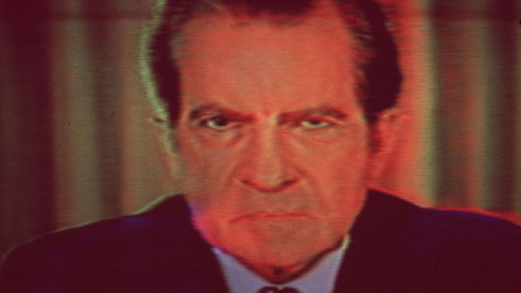 Nixon anuncia su dimisión en un mensaje televisado al pueblo de Estados Unidos