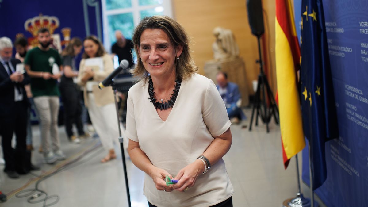 Ribera sobre un impuesto a las eléctricas: "Hay que estar más pendiente de lo que diga Montero que de Díaz" Ribera sobre un impuesto a las eléctricas: "Hay que estar más pendiente de lo que diga Montero que de Díaz"