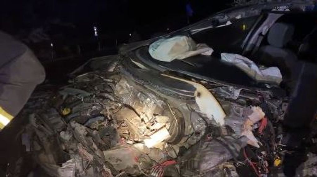 Muere una mujer y su hija de siete años herida grave al chocar con un autobús en Madris
