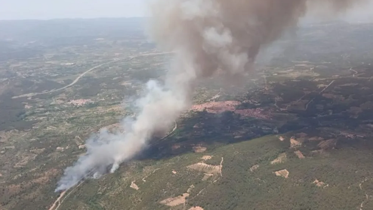 Desalojados los vecinos de Caudiel por el incendio forestal declarado en Viver