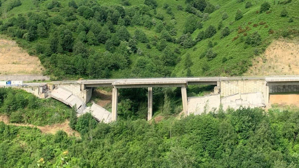 Estado actual del viaducto de O Castro. Estado actual del viaducto de O Castro.