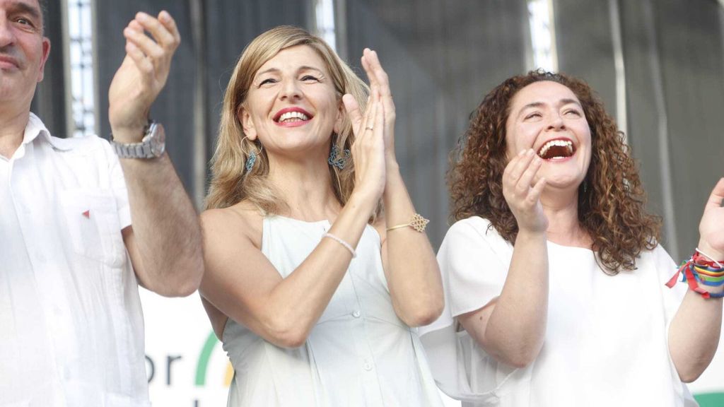 La candidata de Por Andalucía junto a la vicepresidenta Yolanda Díaz en un acto de campaña